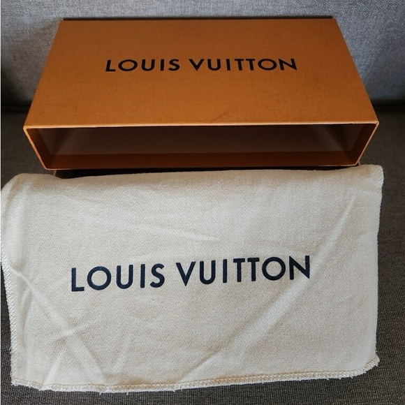 Louis Vuitton authentic crossbody bag - Picture 4 of 9